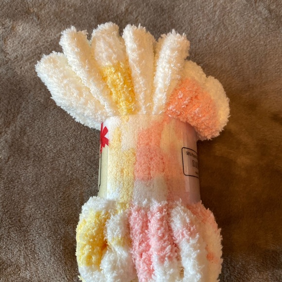 Cozy socks in multiple colors. - Picture 4 of 6